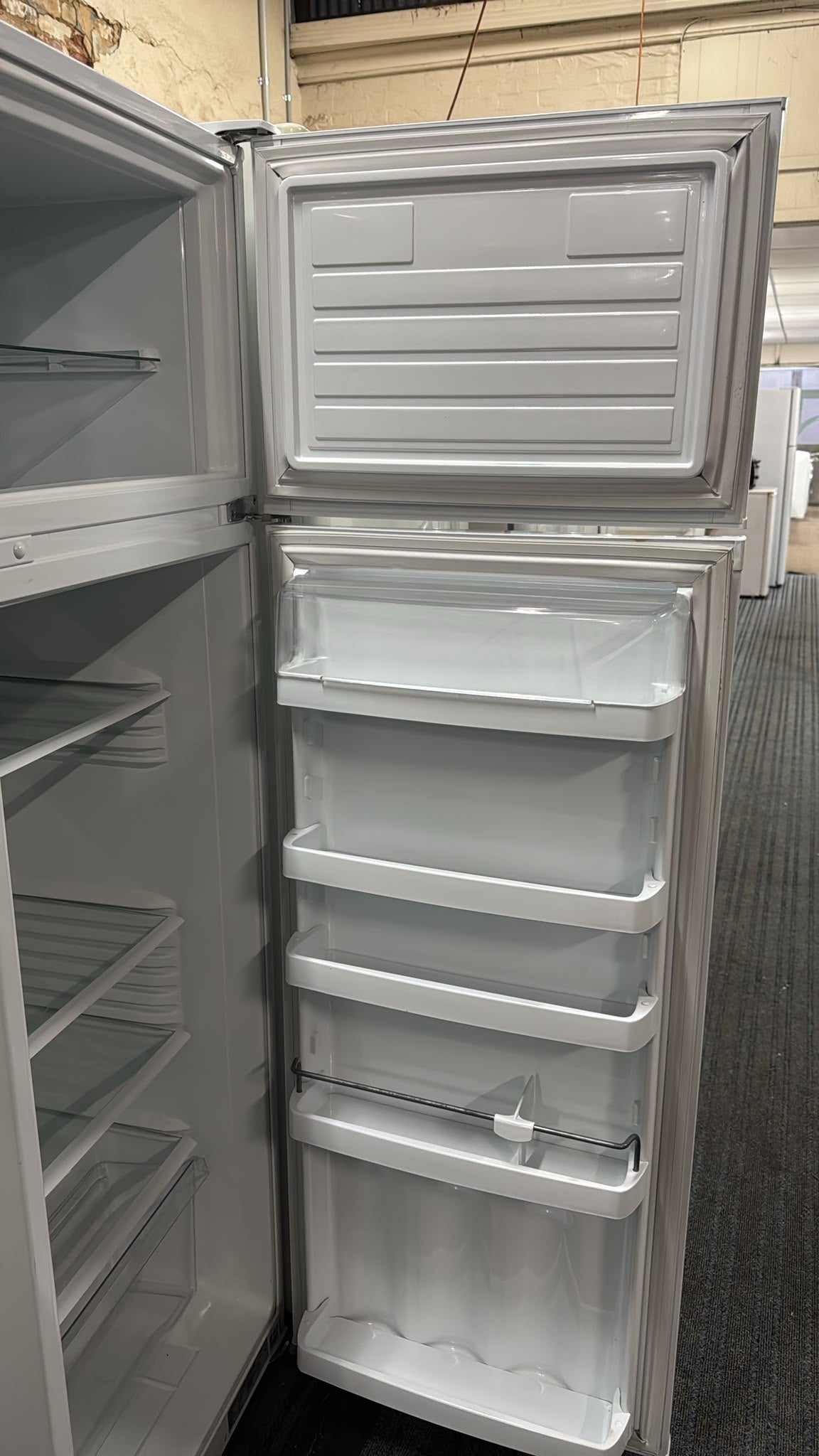 Fisher & Paykel Top Mount Fridge Freezer 248L E249T (33446)