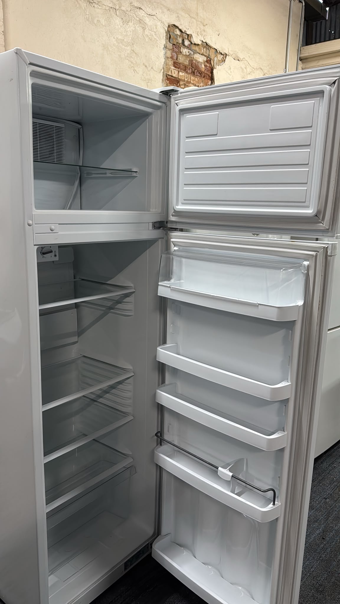 Fisher & Paykel Top Mount Fridge Freezer 248L E249T (33446)