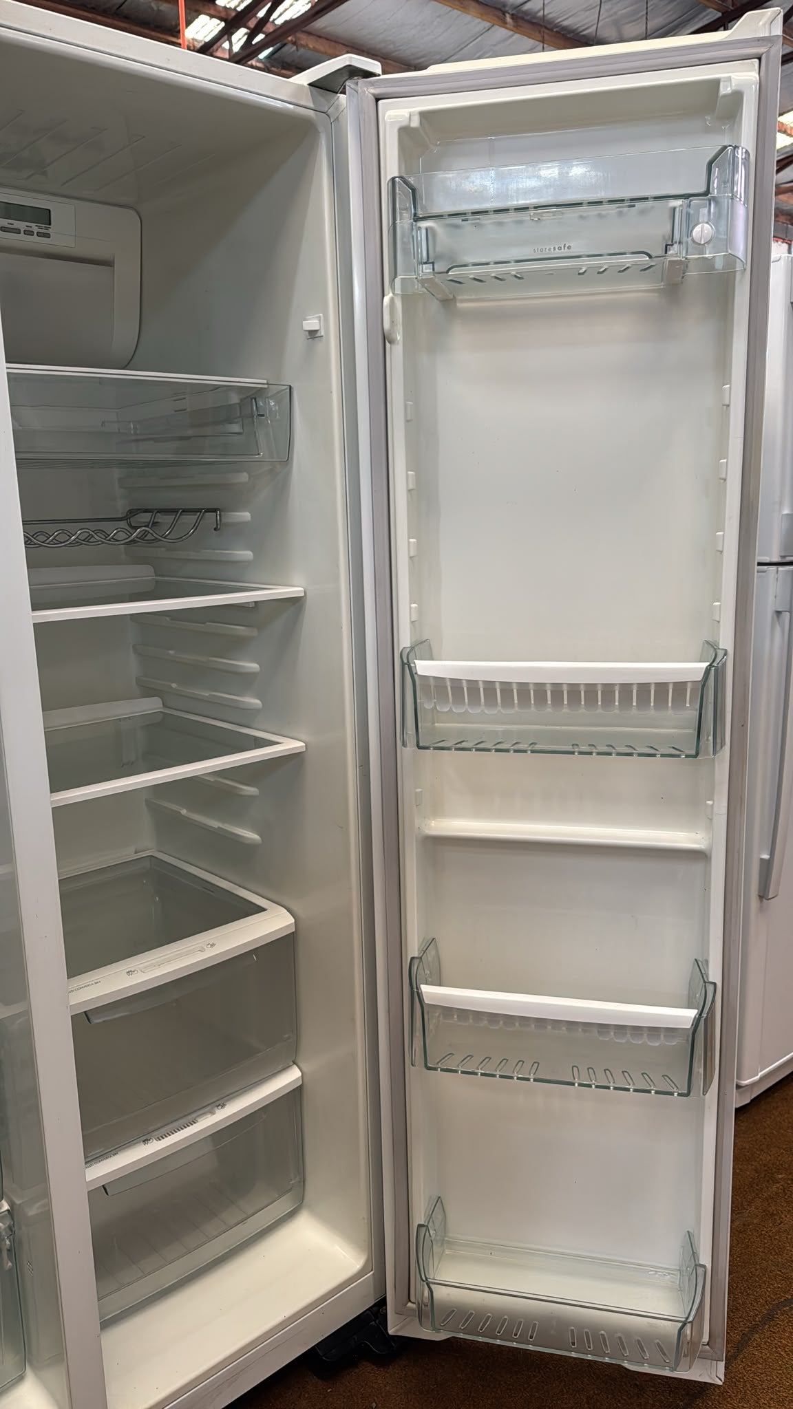 Westinghouse Side by Side Fridge Freezer 606L WSE6100WA (33460)
