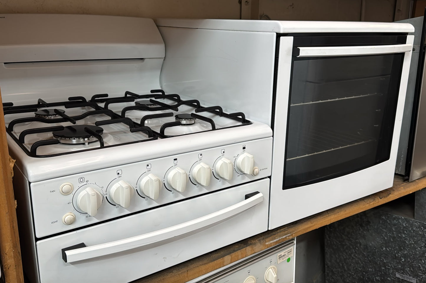 Westinghouse Natural Gas Elevated Stove (33495)
