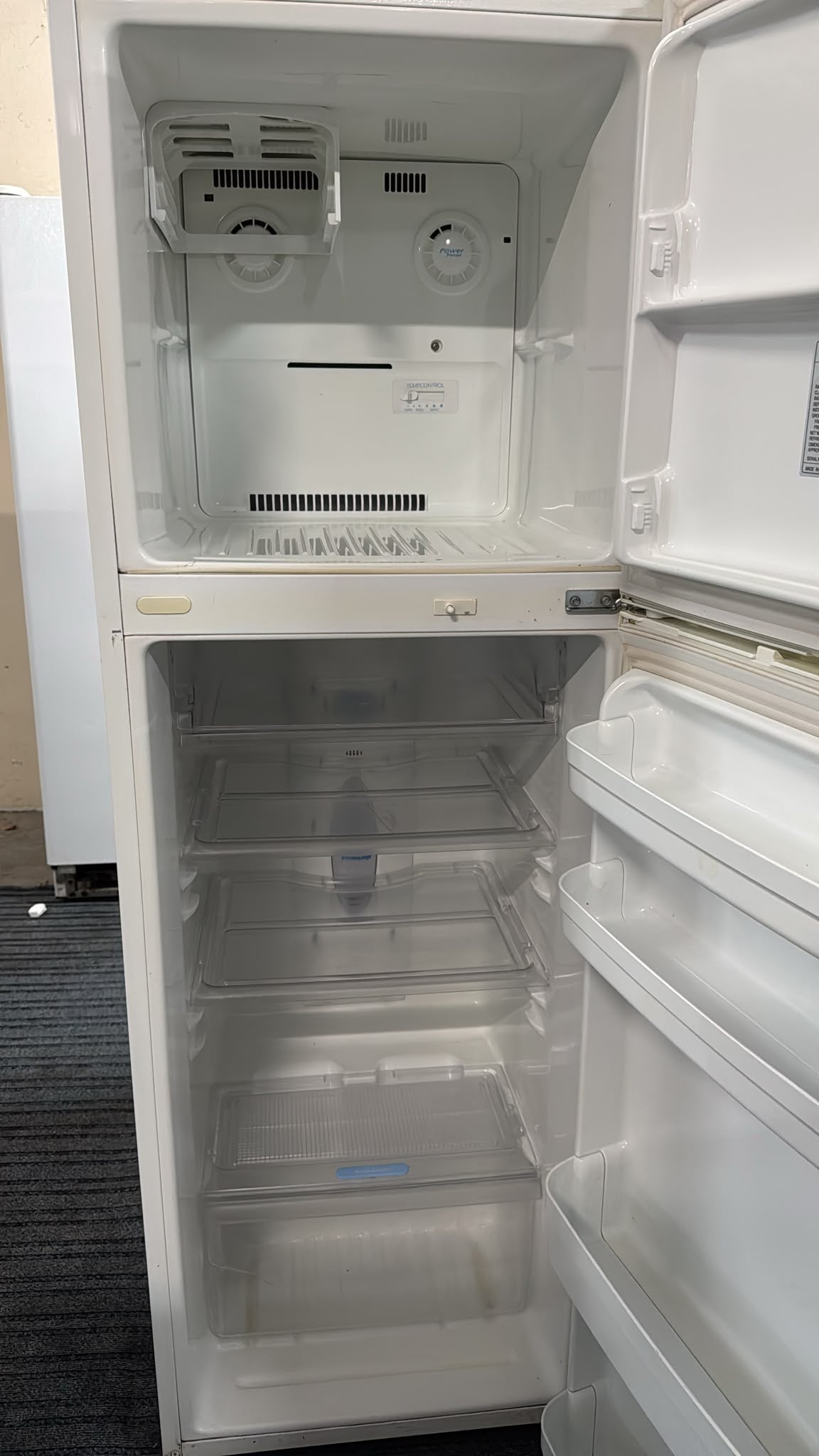 LG Top Mount Fridge Freezer 253L (33520)
