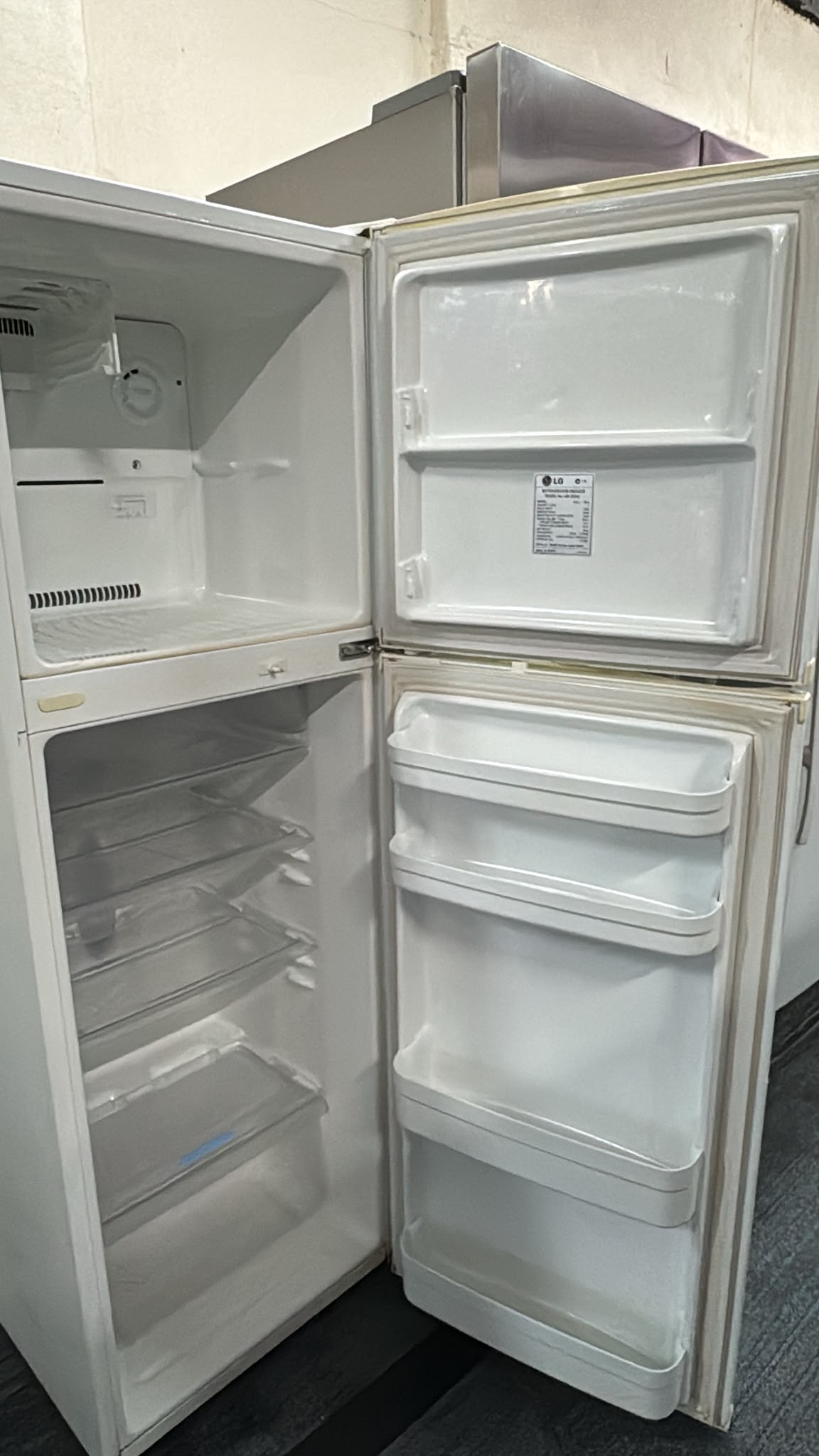 LG Top Mount Fridge Freezer 253L (33520)