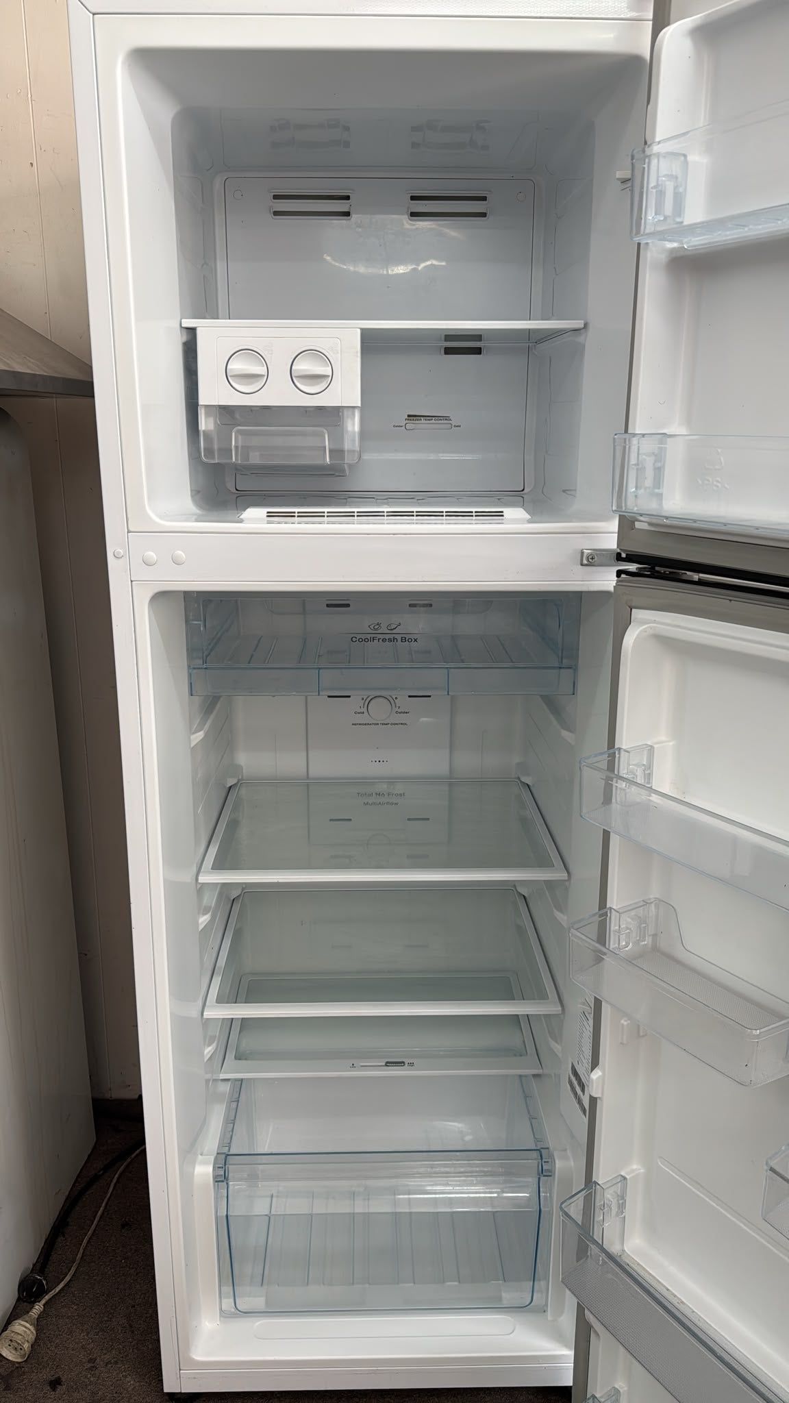 Hisense Top Mount Fridge Freezer 350L, HR6TFF350 (33539)