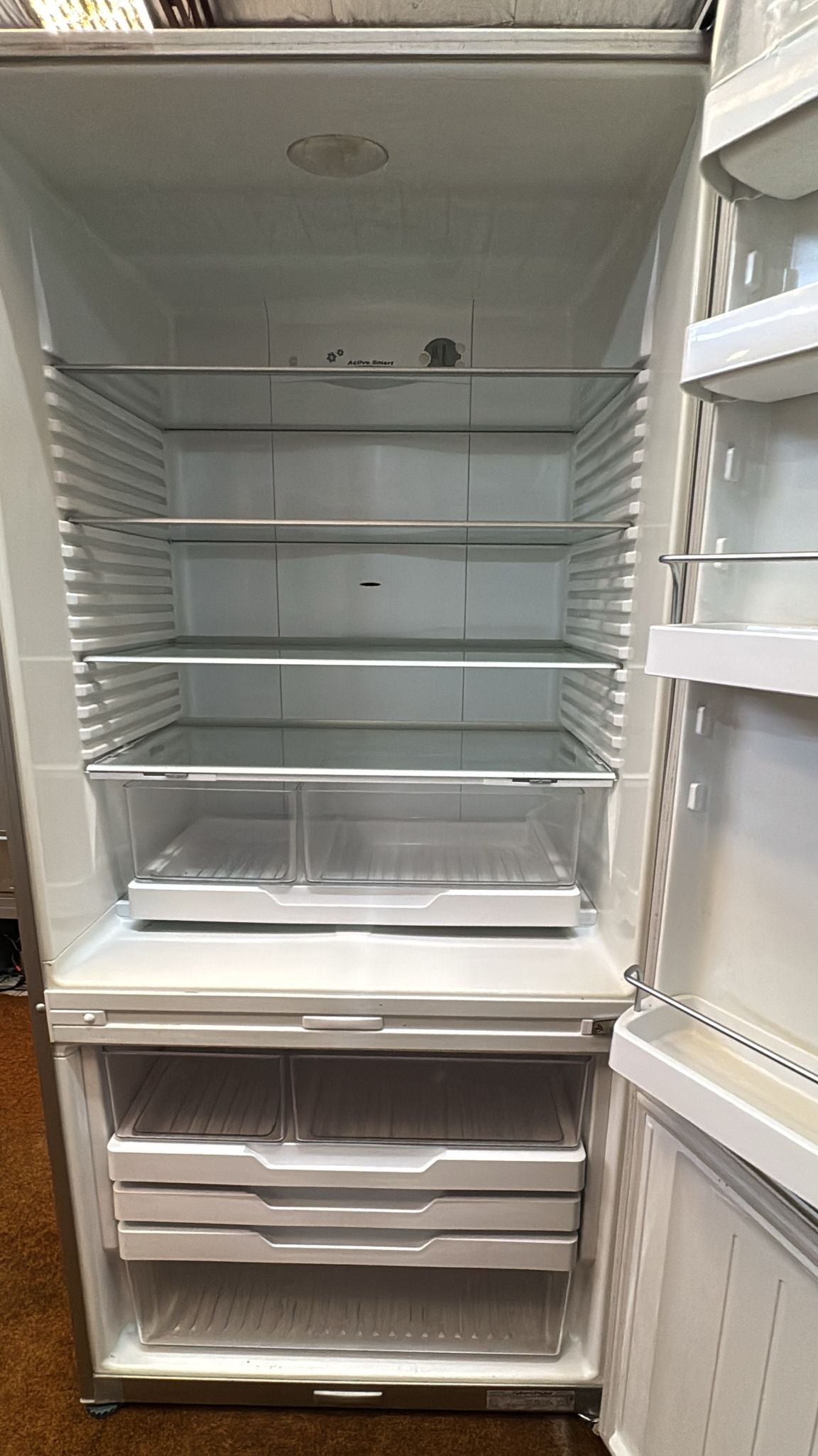 Fisher & Paykel Bottom Mount Fridge Freezer 519L, E522B (33624)