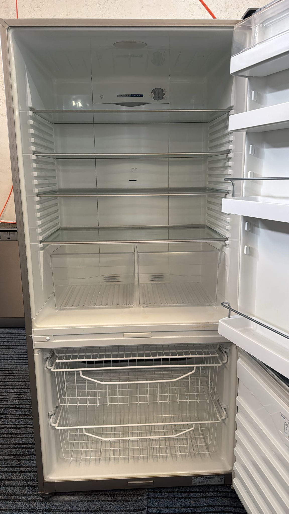 Fisher & Paykel Bottom Mount Fridge Freezer 519L, E522B (33645)