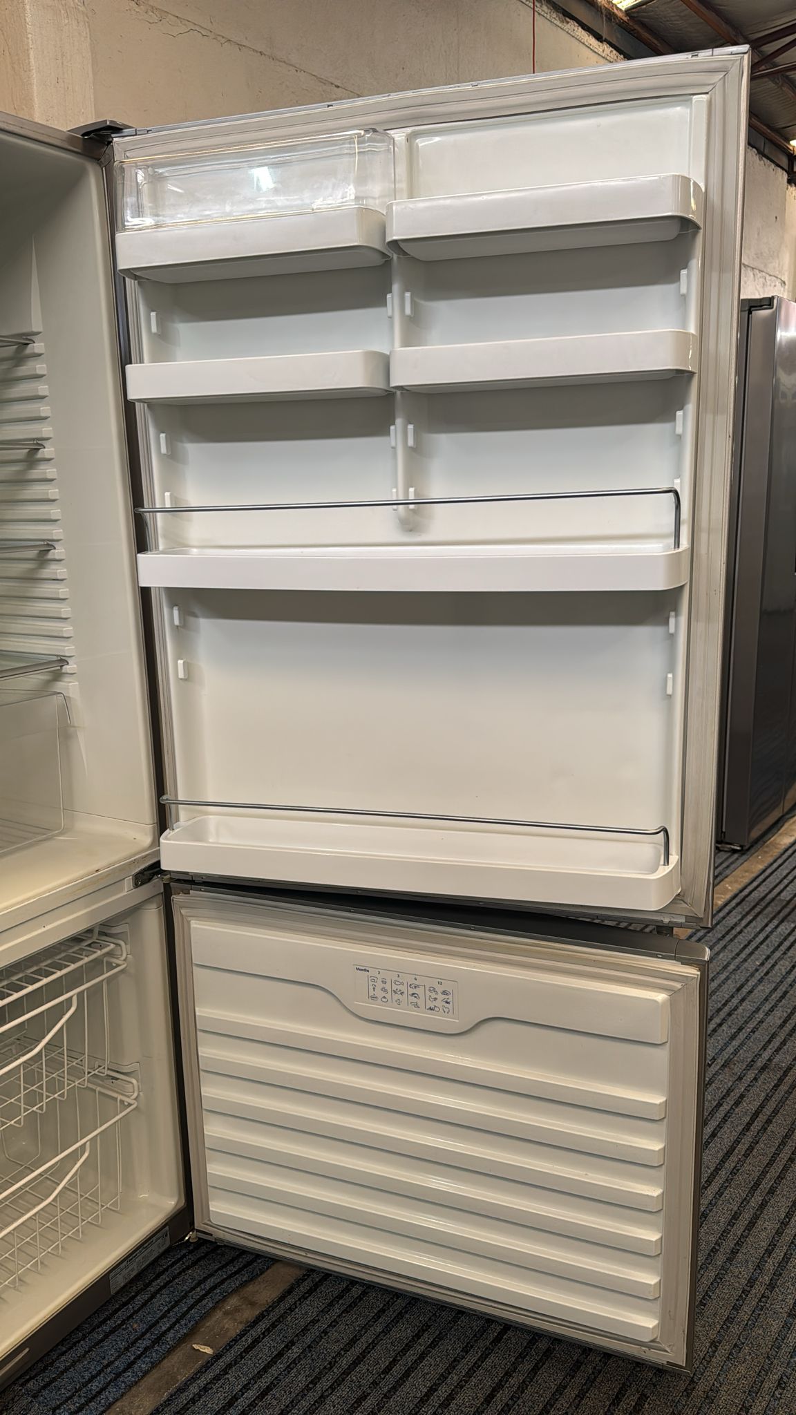 Fisher & Paykel Bottom Mount Fridge Freezer 519L, E522B (33645)