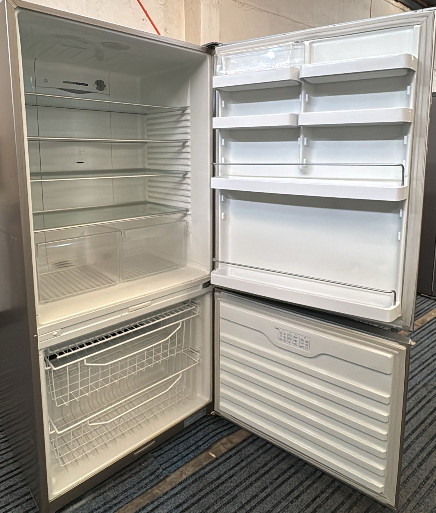 Fisher & Paykel Bottom Mount Fridge Freezer 519L, E522B (33645)