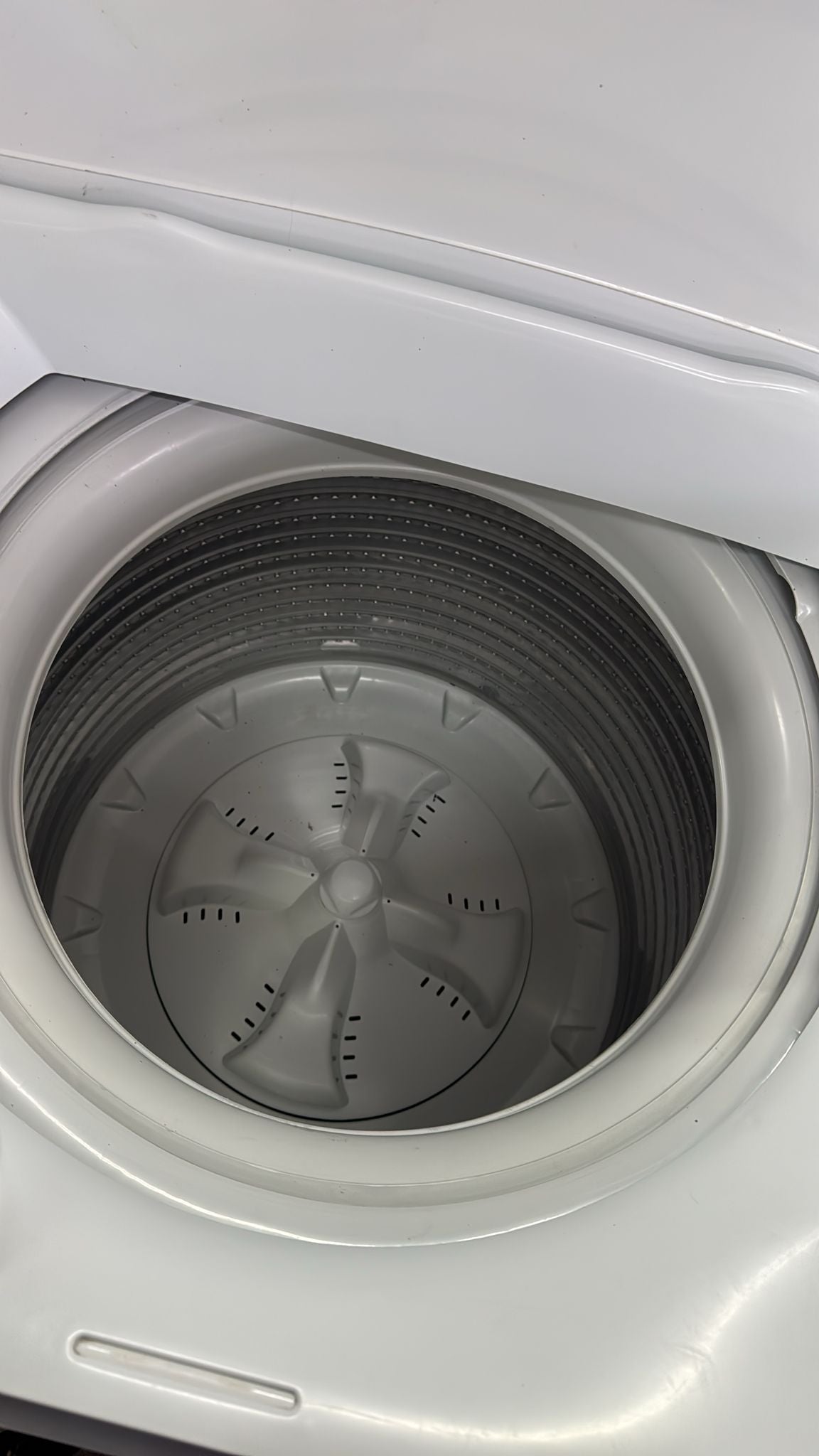 Fisher & Paykel Top Loader Washing Machine 8kg WL80T65CW1 (33650)