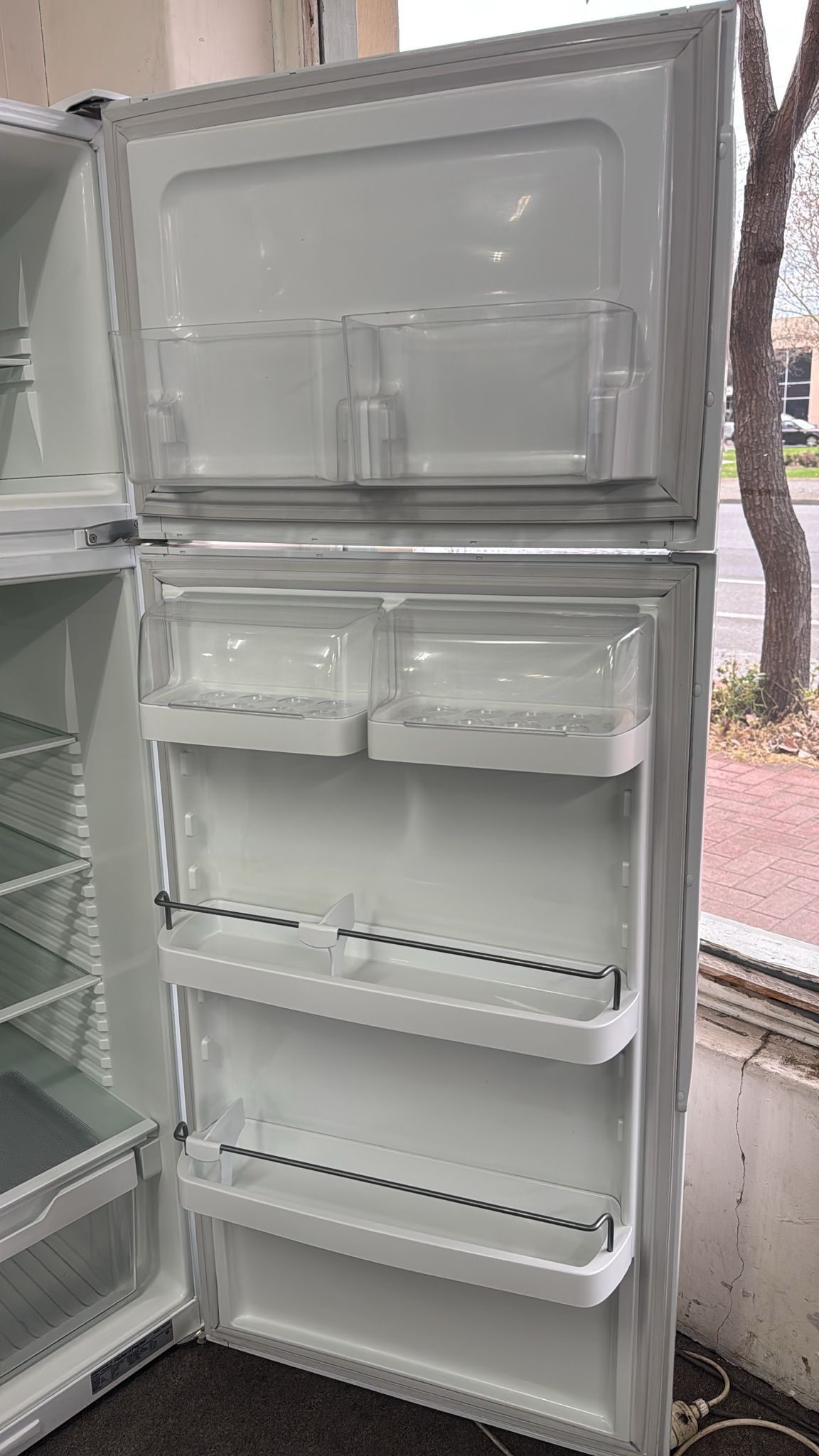 Fisher & Paykel Top Mount Fridge Freezer 380L, E381TRT (33652)