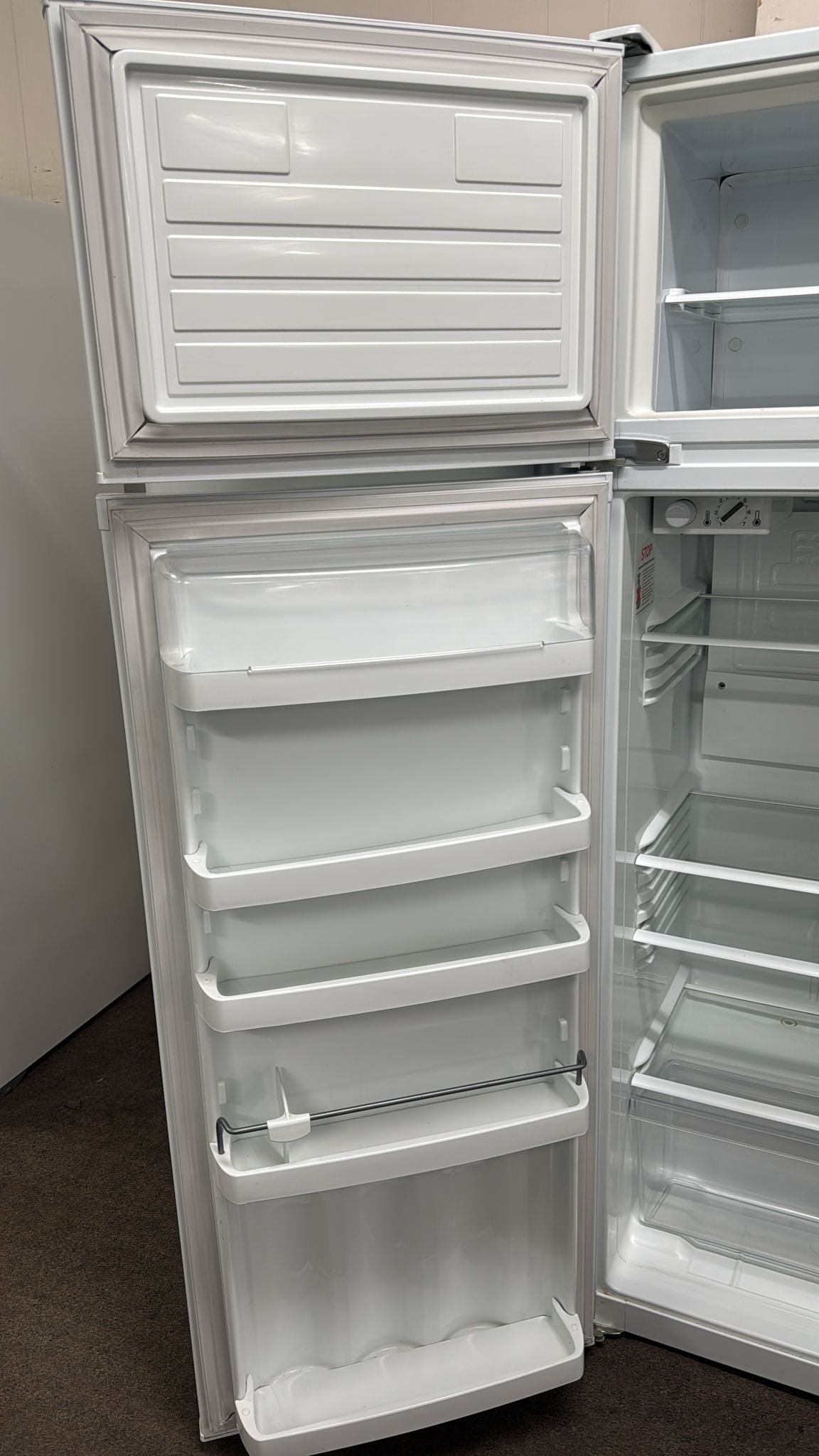 Fisher & Paykel Top Mount Fridge Freezer 249L, E249T (33653)