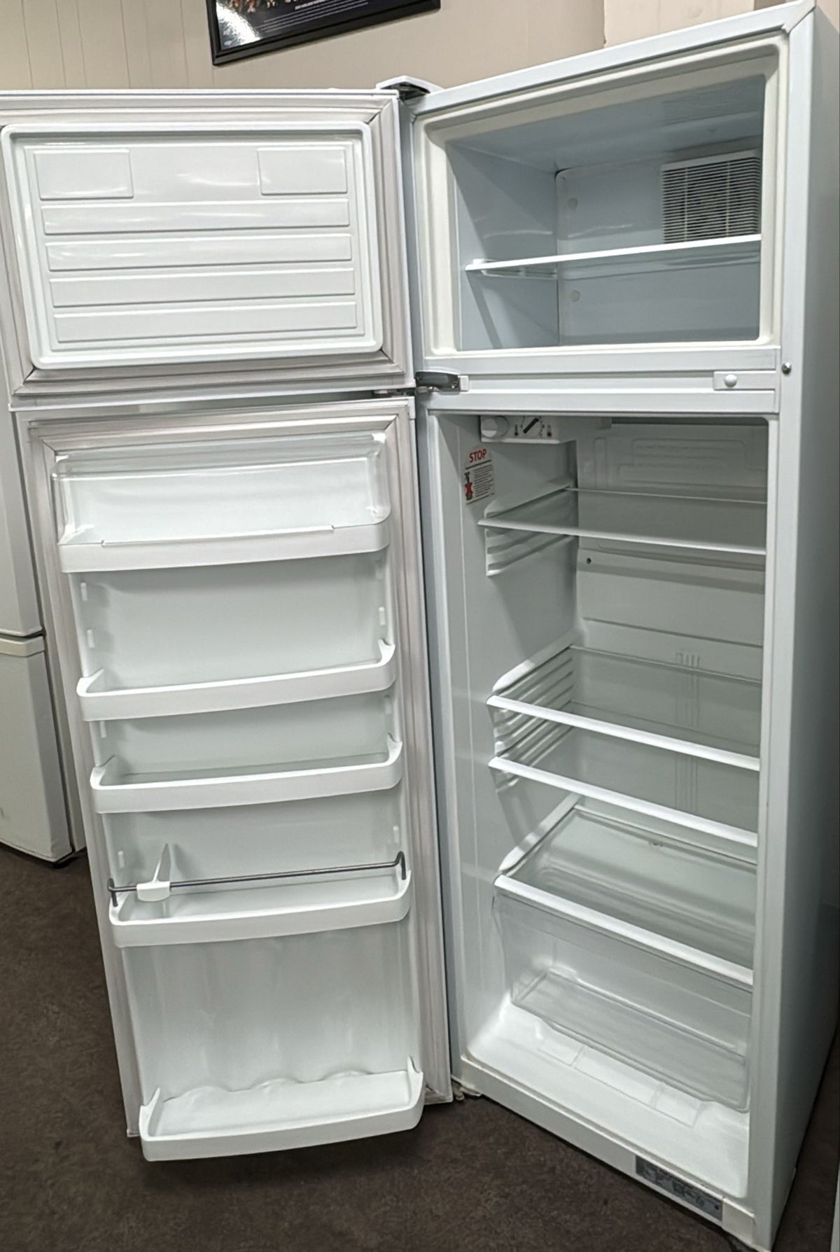 Fisher & Paykel Top Mount Fridge Freezer 249L, E249T (33653)