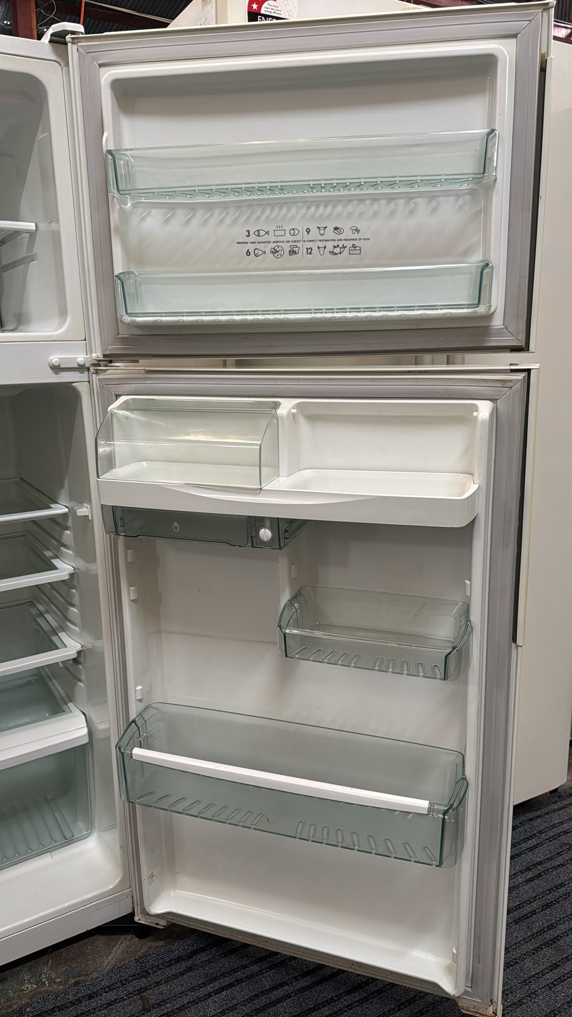 Westinghouse Top Mount Fridge Freezer 420L RJ422V (33680)