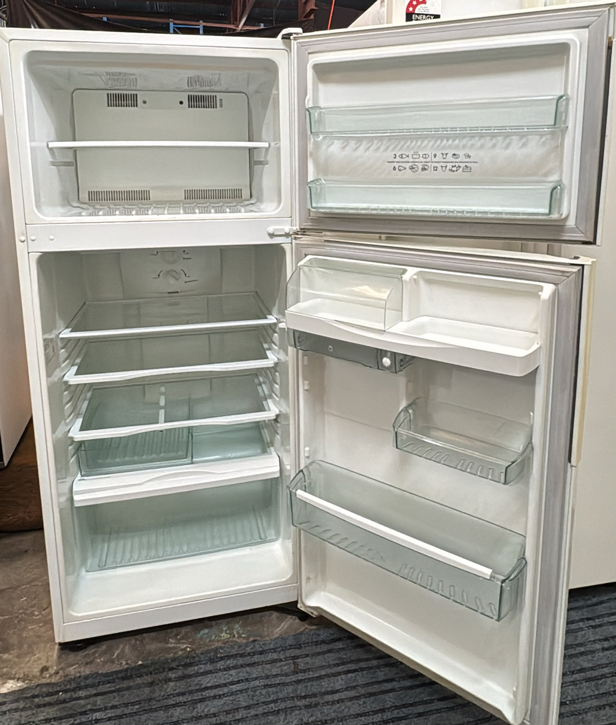 Westinghouse Top Mount Fridge Freezer 420L RJ422V (33680)