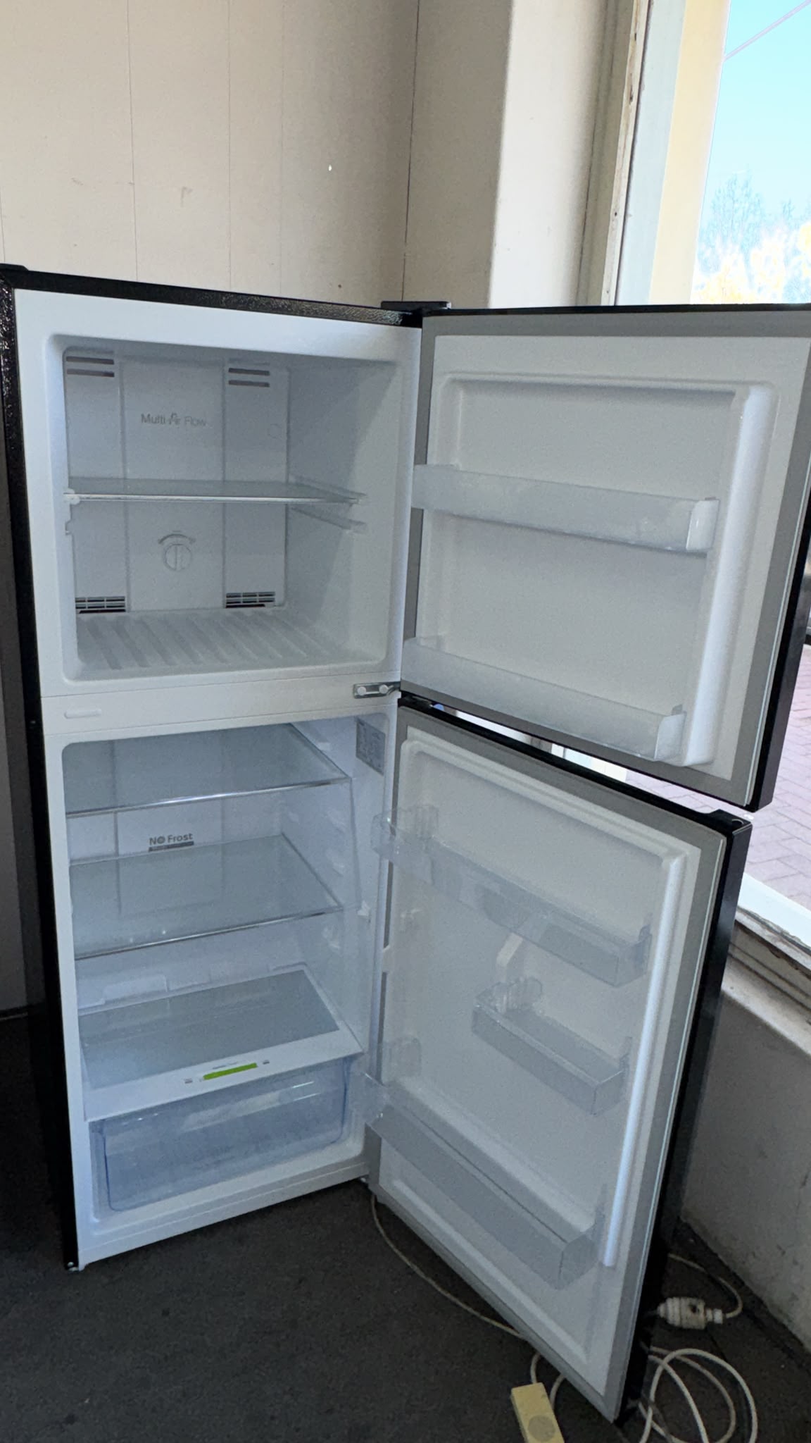 Chiq Top Mount Fridge Freezer 202L, CTM201NB3 (33695)