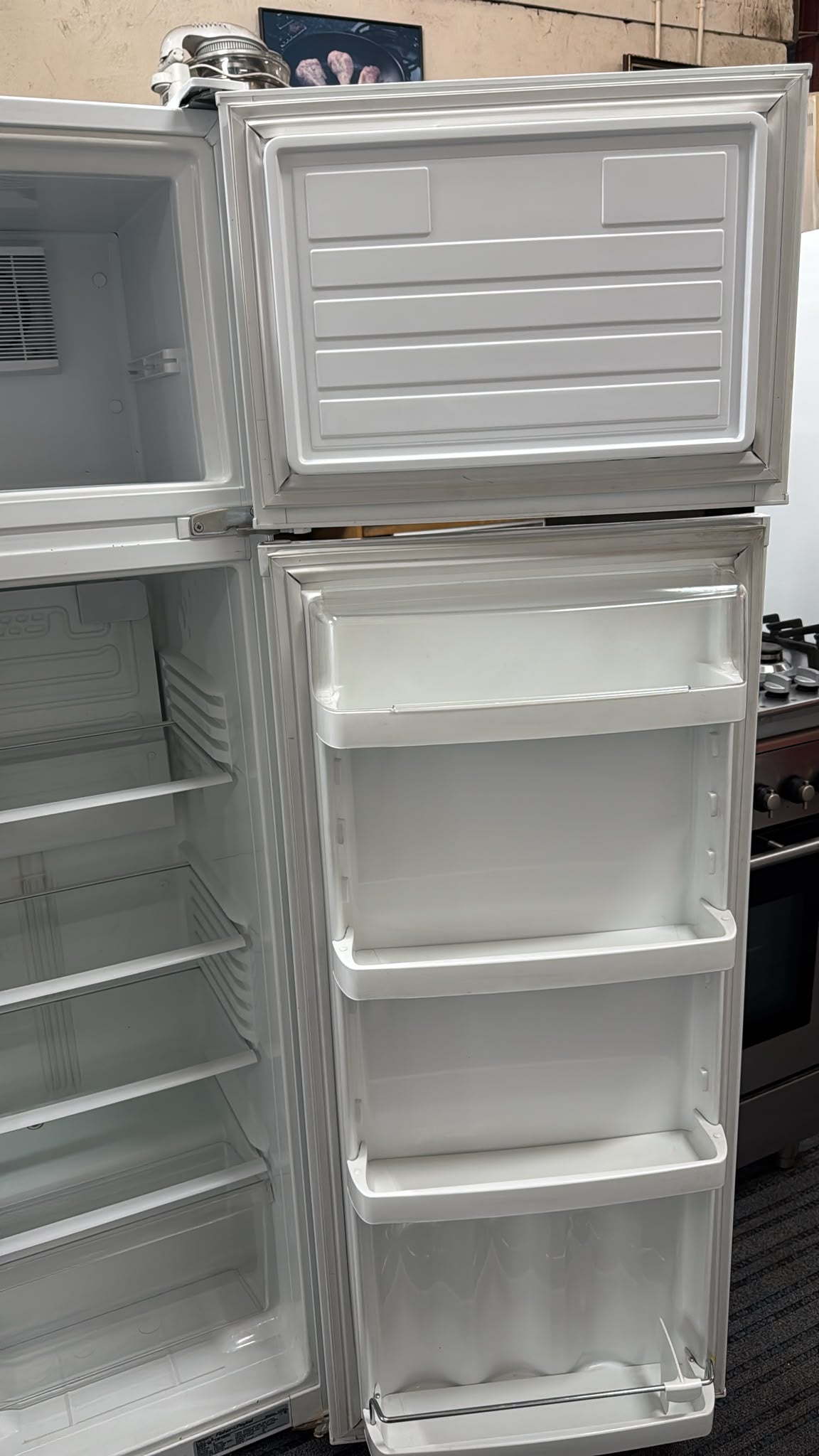 Fisher & Paykel Top Mount Fridge Freezer 249L, E249T (33728)