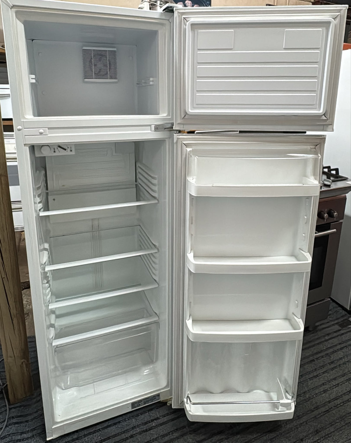Fisher & Paykel Top Mount Fridge Freezer 249L, E249T (33728)