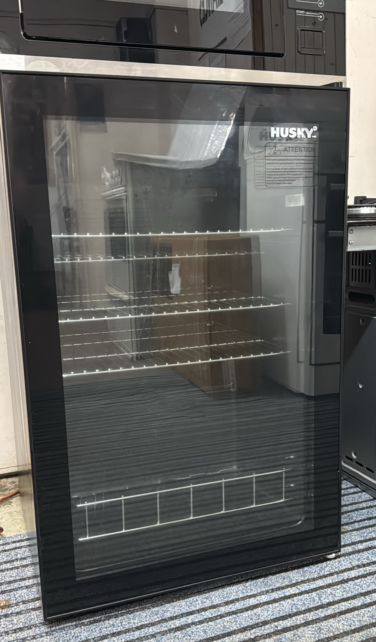 Husky Wine Cooler 130L,  HUSCNSIL 33746)