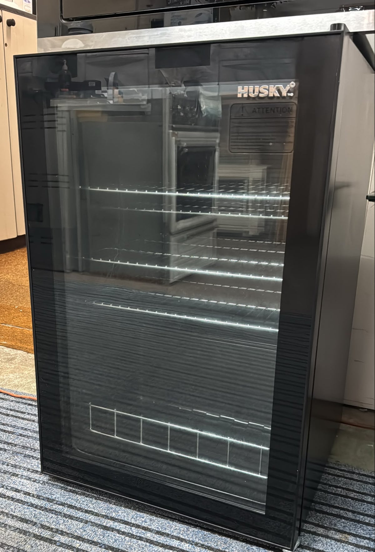 Husky Wine Cooler 130L,  HUSCNSIL 33746)