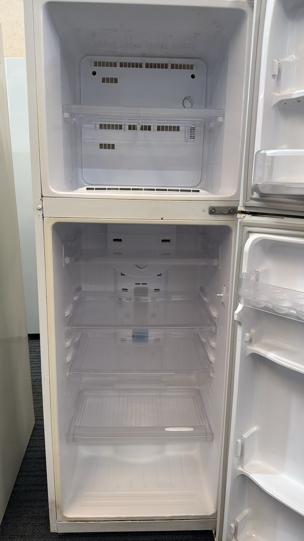 Samsung 238L Fridge Freezer Top Mount (33779)