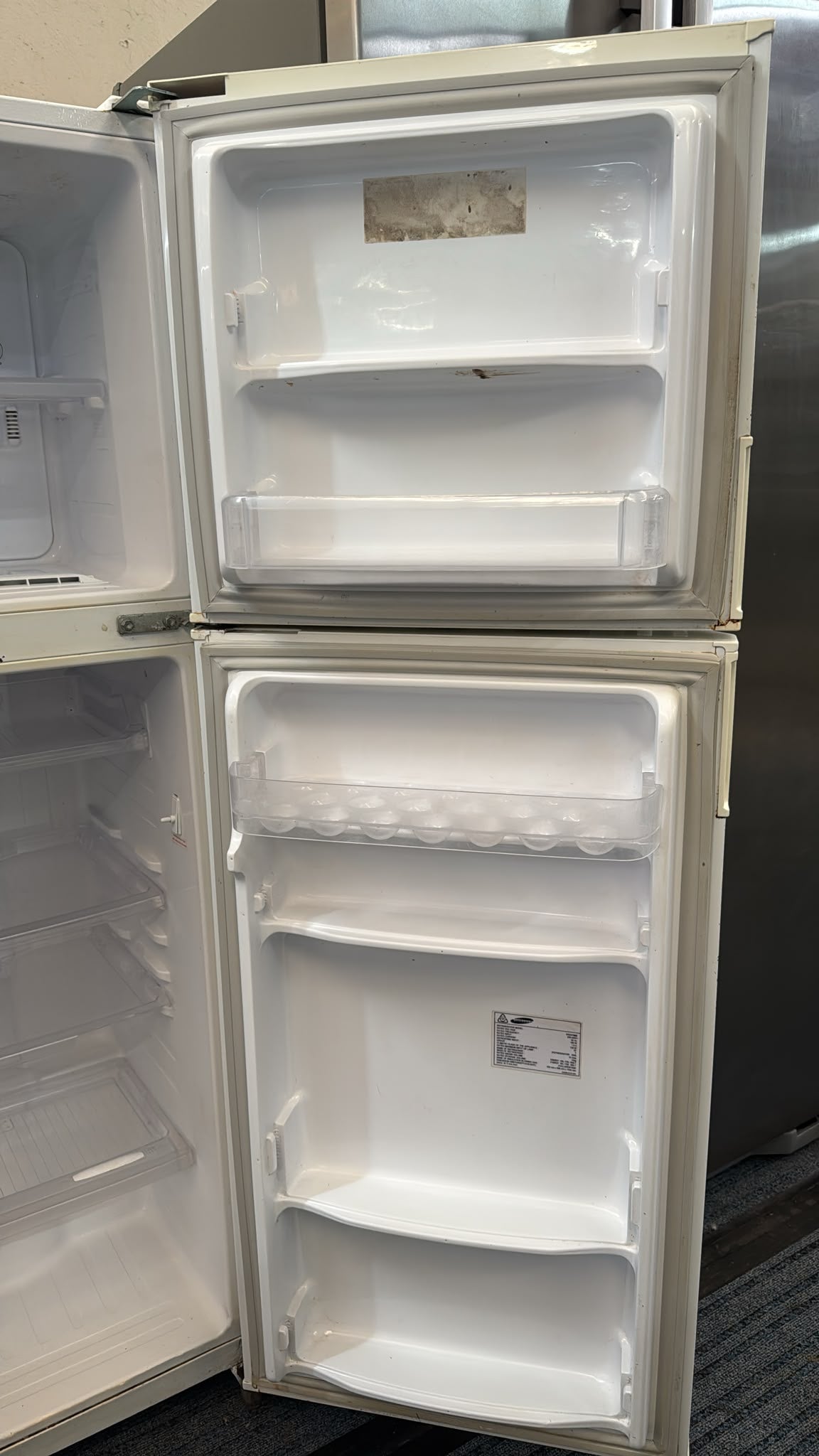 Samsung 238L Fridge Freezer Top Mount (33779)