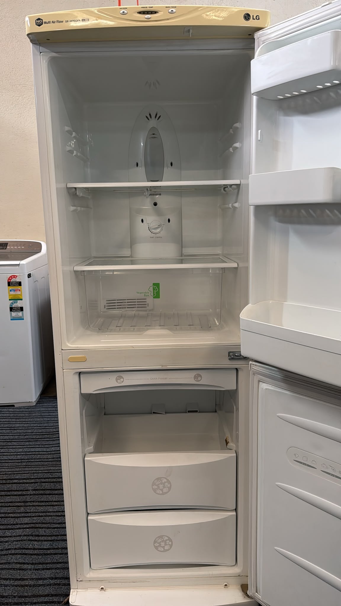 LG Bottom Mount Fridge Freezer 350L (33788)
