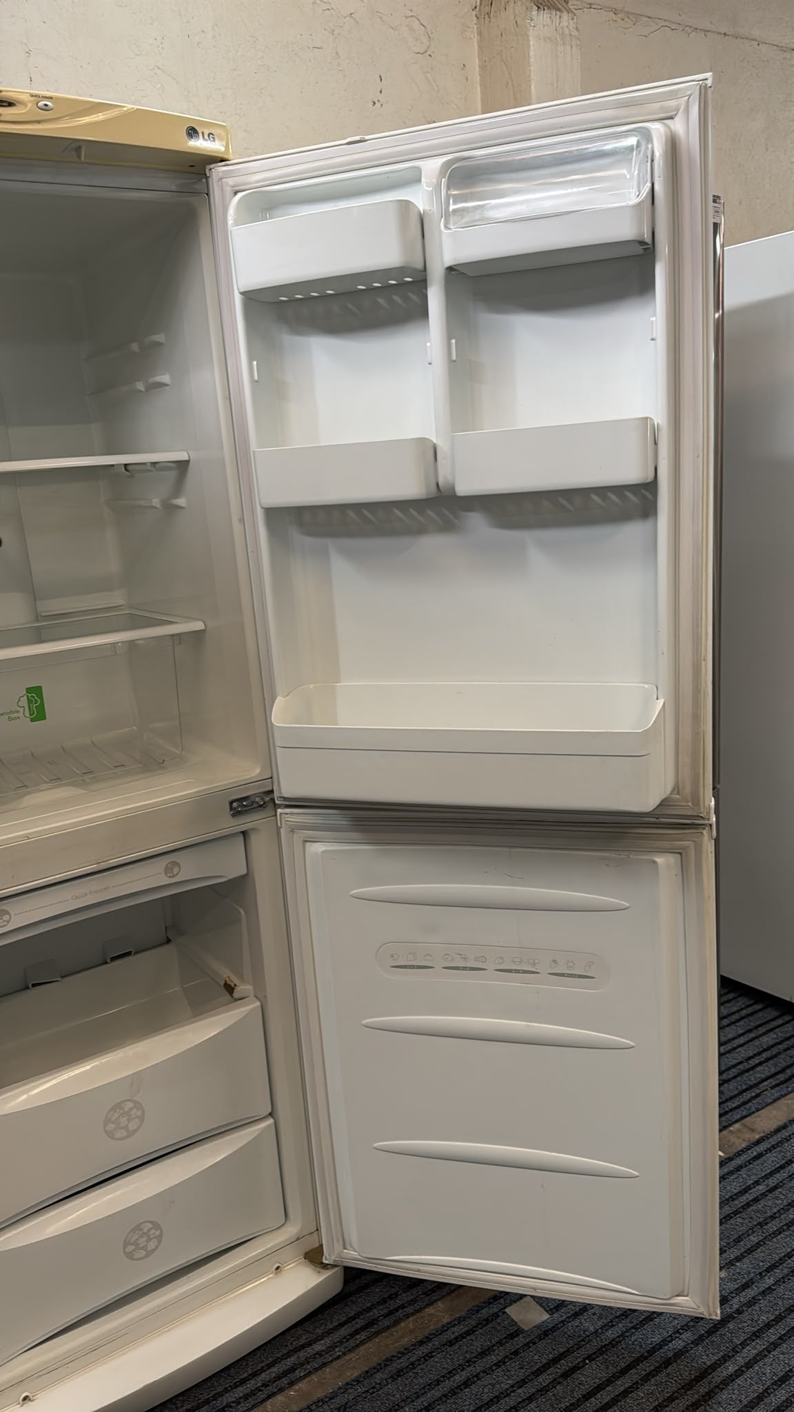 LG Bottom Mount Fridge Freezer 350L (33788)
