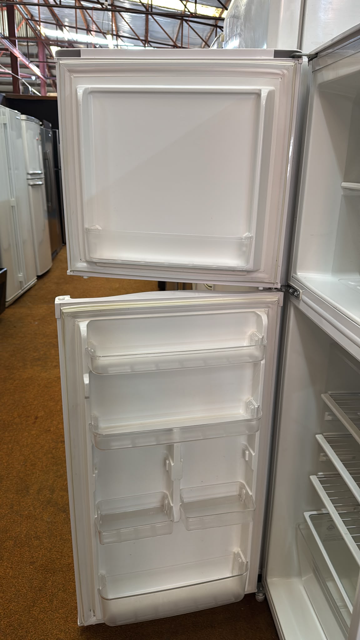 Westinghouse Top Mount Fridge Freezer 181L (33818)