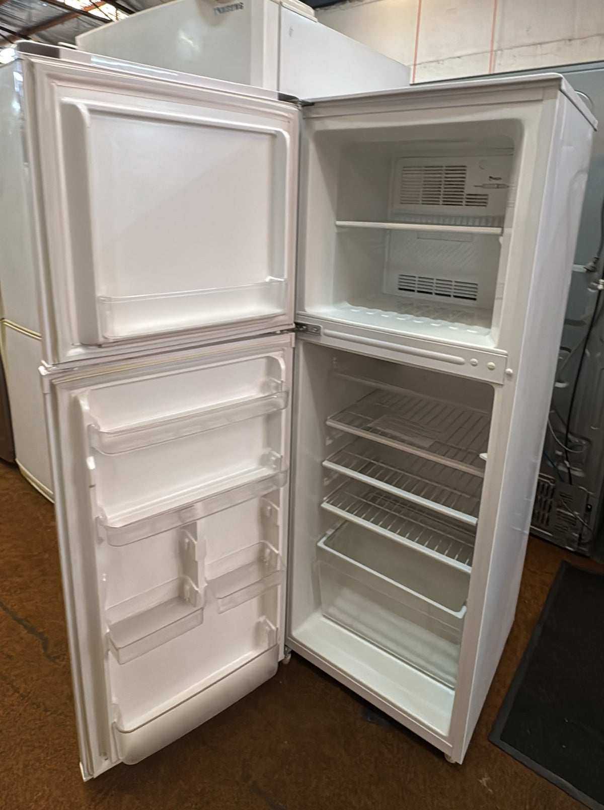 Westinghouse Top Mount Fridge Freezer 181L (33818)