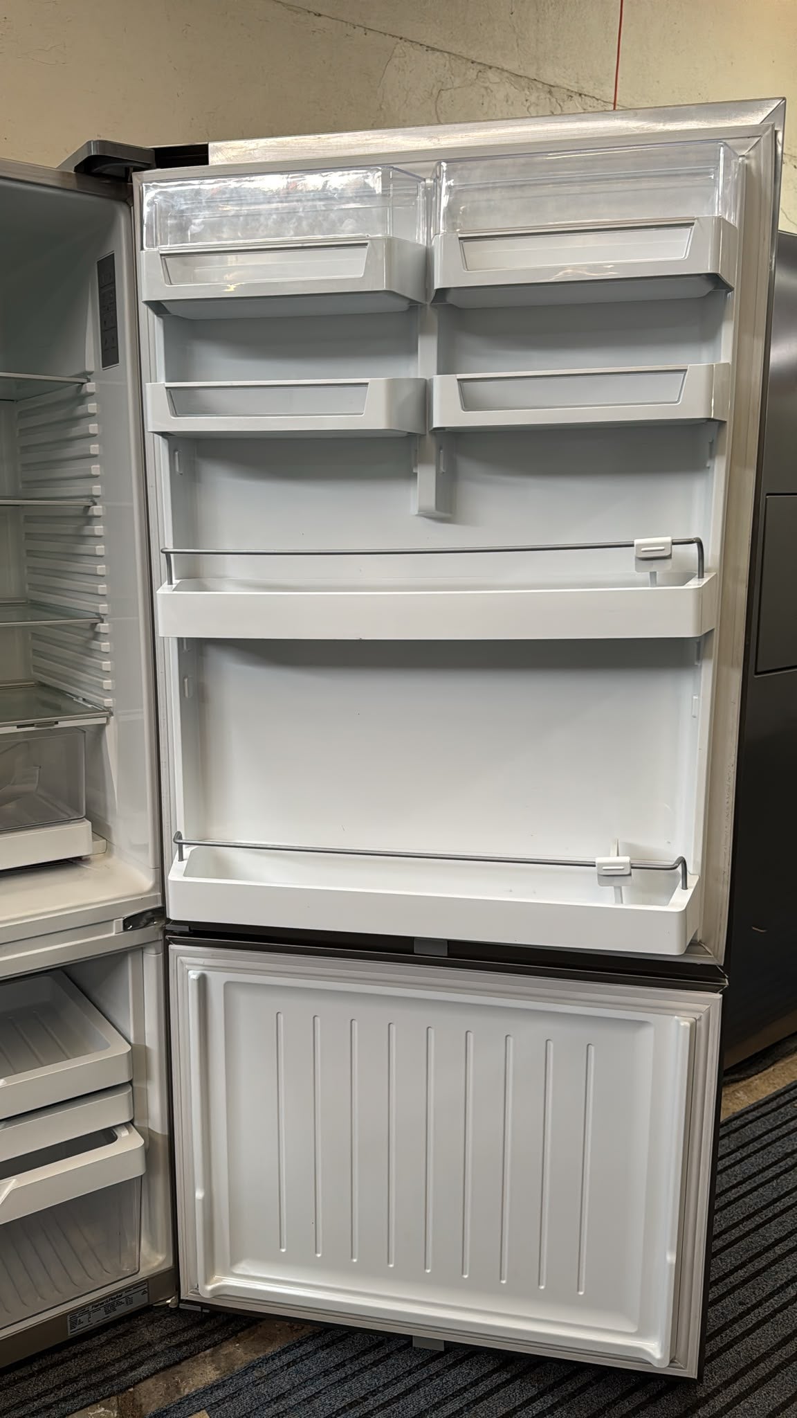 Fisher & Paykel Bottom Mount Fridge Freezer 519L, E522B (33844)