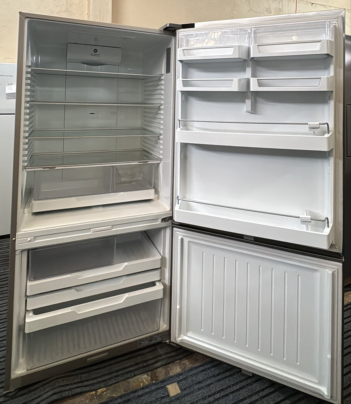 Fisher & Paykel Bottom Mount Fridge Freezer 519L, E522B (33844)