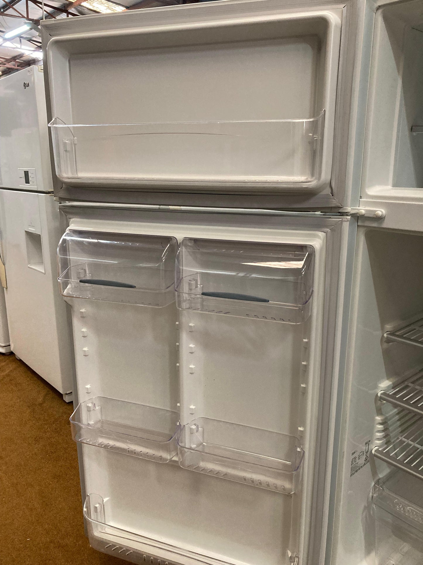 Kelvinator Top Mount Fridge Freezer 520L C520H-L (32470)
