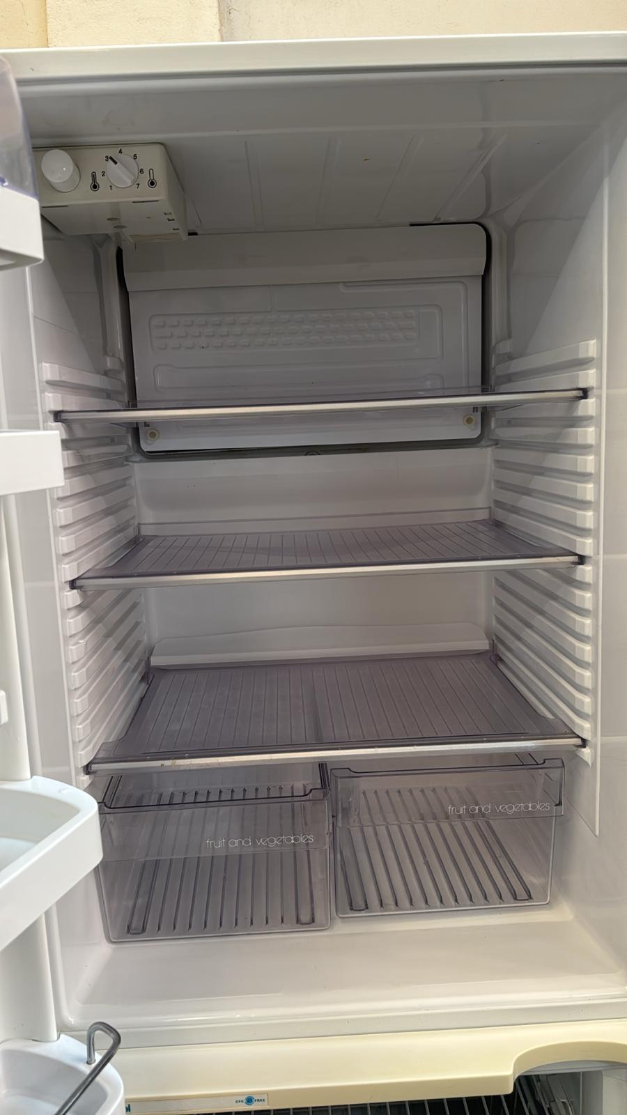 Fisher & Paykel Bottom Mount Fridge Freezer 397L, N395B (32523 )