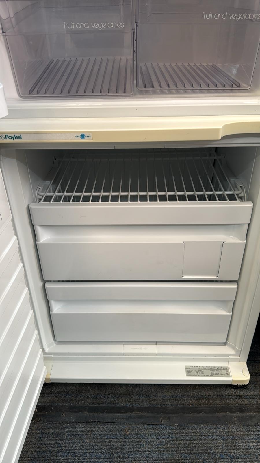 Fisher & Paykel Bottom Mount Fridge Freezer 397L, N395B (32523 )