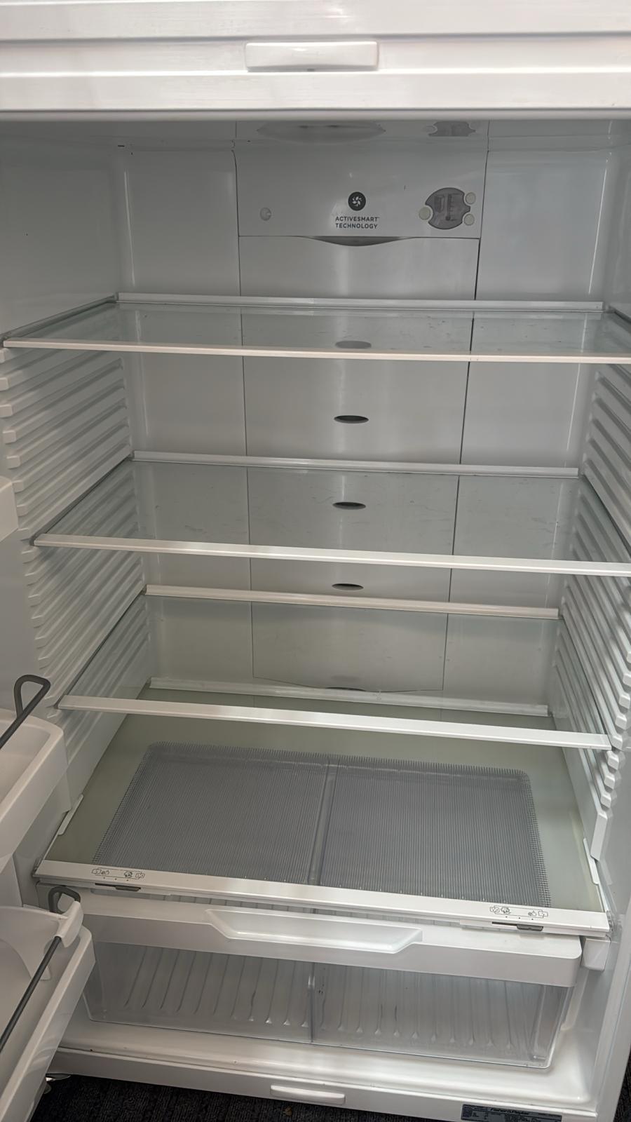 Fisher & Paykel Top Mount Fridge Freezer 517L, E521T (32540)