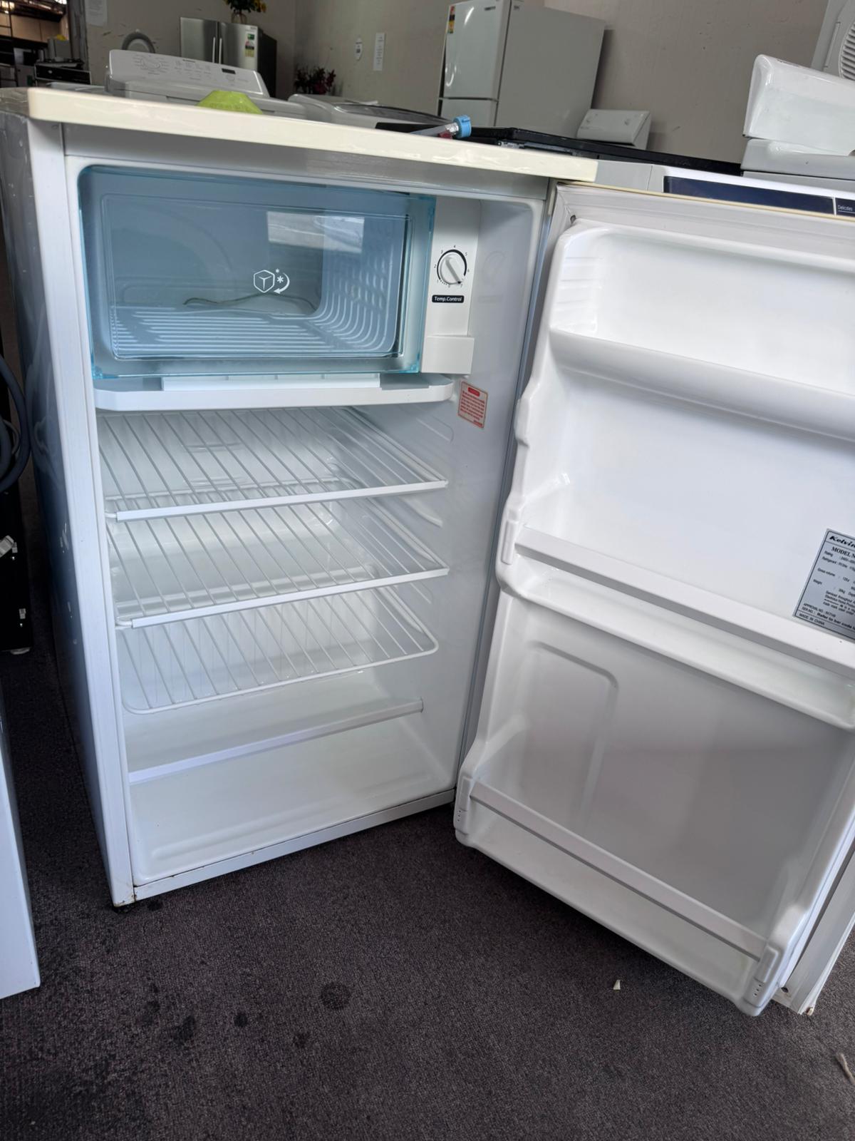 Kelvinator Bar Fridge 129L, M130C01 (32447)