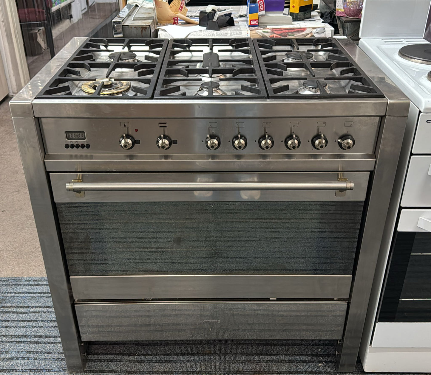 Smeg 6 Burner 90cm Duel Fuel 90cm Stove, Fan Forced (32819)