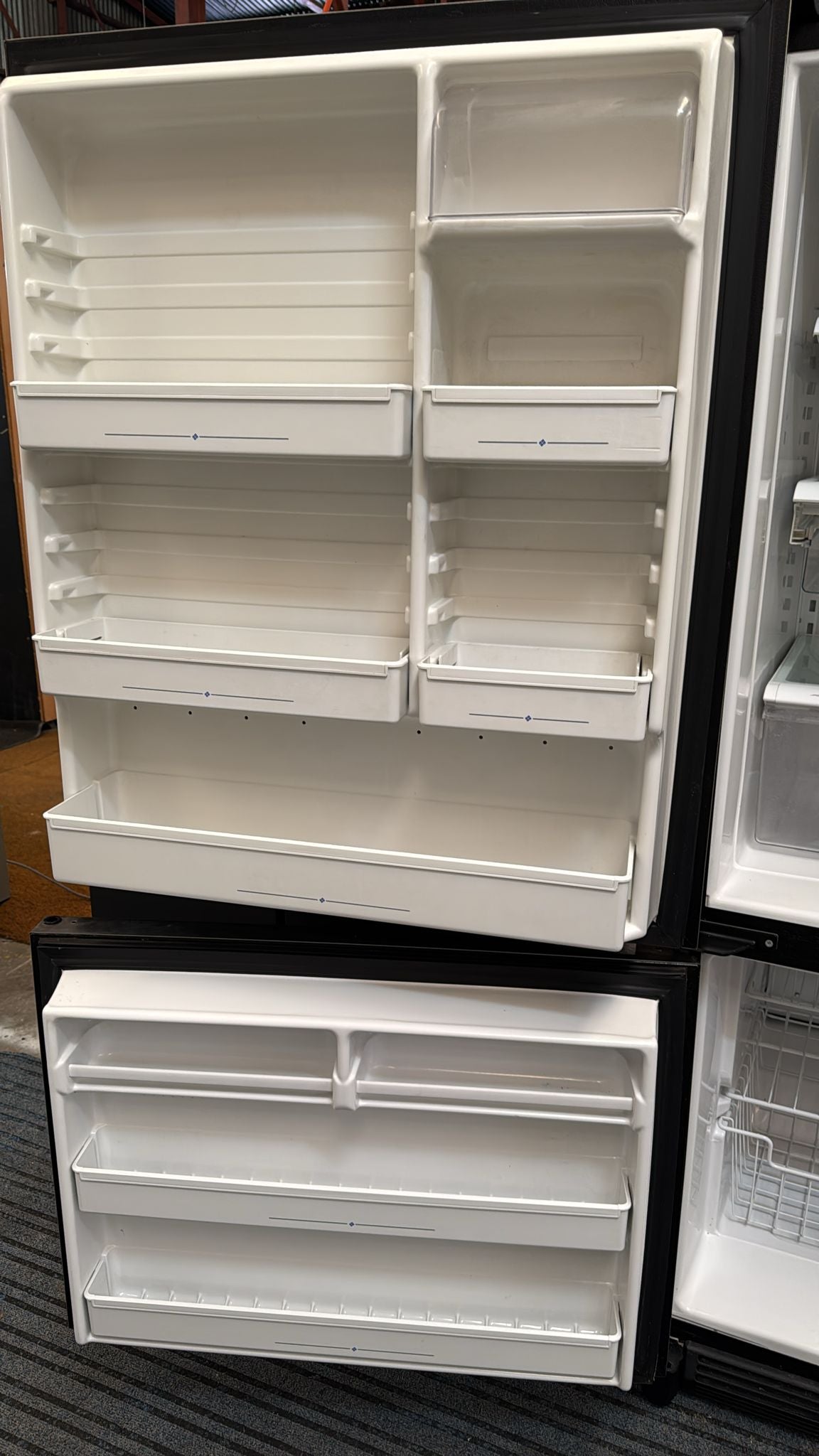 Amana Bottom Mount Fridge Freezer (32860)