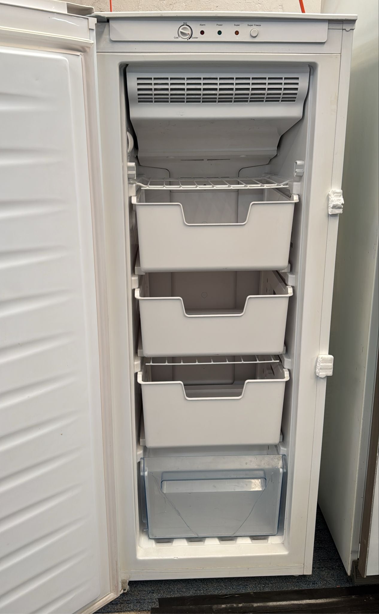 Hisense Upright Freezer 175L, HR6VFF177A (32861)