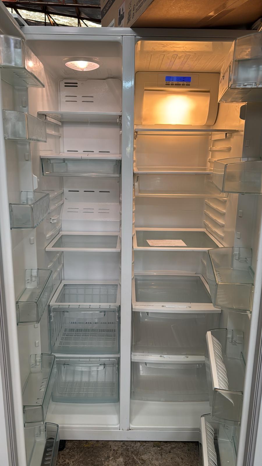 Westinghouse Side by Side Fridge Freezer 606L WSE6100WA*7