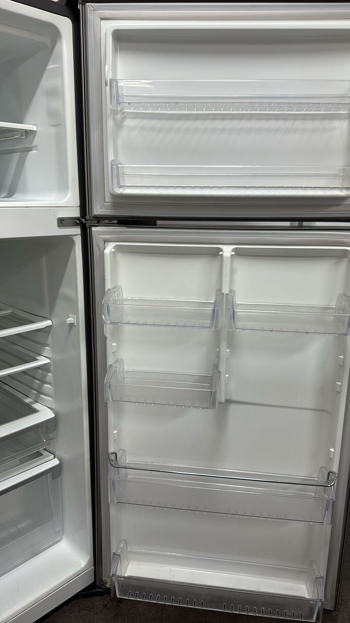 Electrolux 420L Top Mount Fridge Freezer, ETM4200SCR (32912)