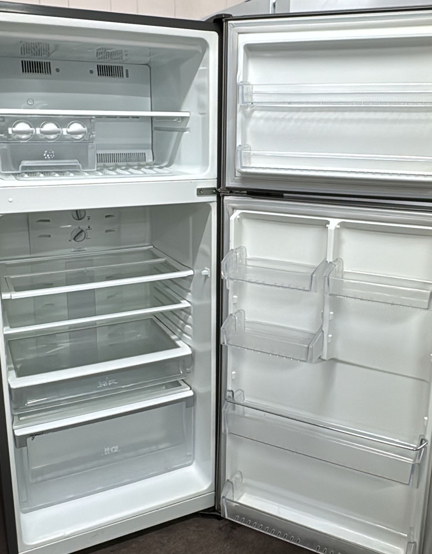 Electrolux 420L Top Mount Fridge Freezer, ETM4200SCR (32912)