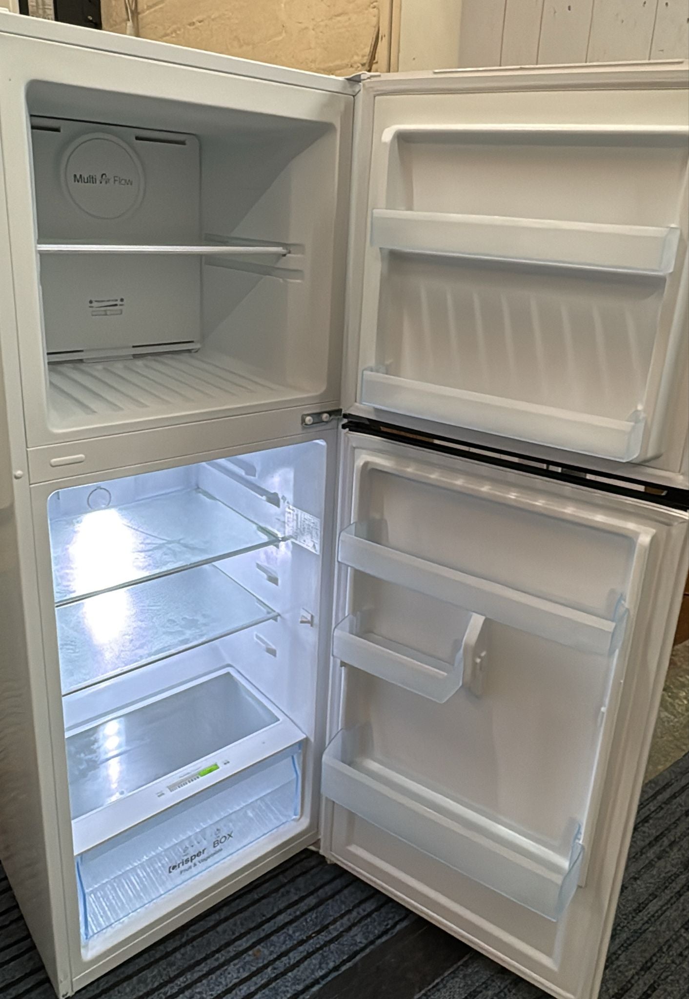 Chiq Top Mount Fridge Freezer 216L, CTM216W (32915)
