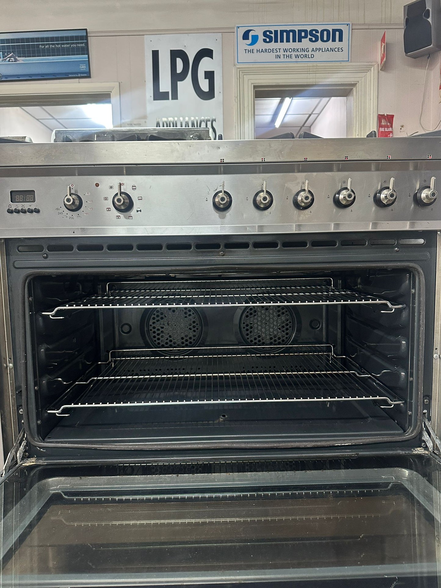 Smeg 6 Burner 90cm Duel Fuel 90cm Stove, Fan Forced (33034)
